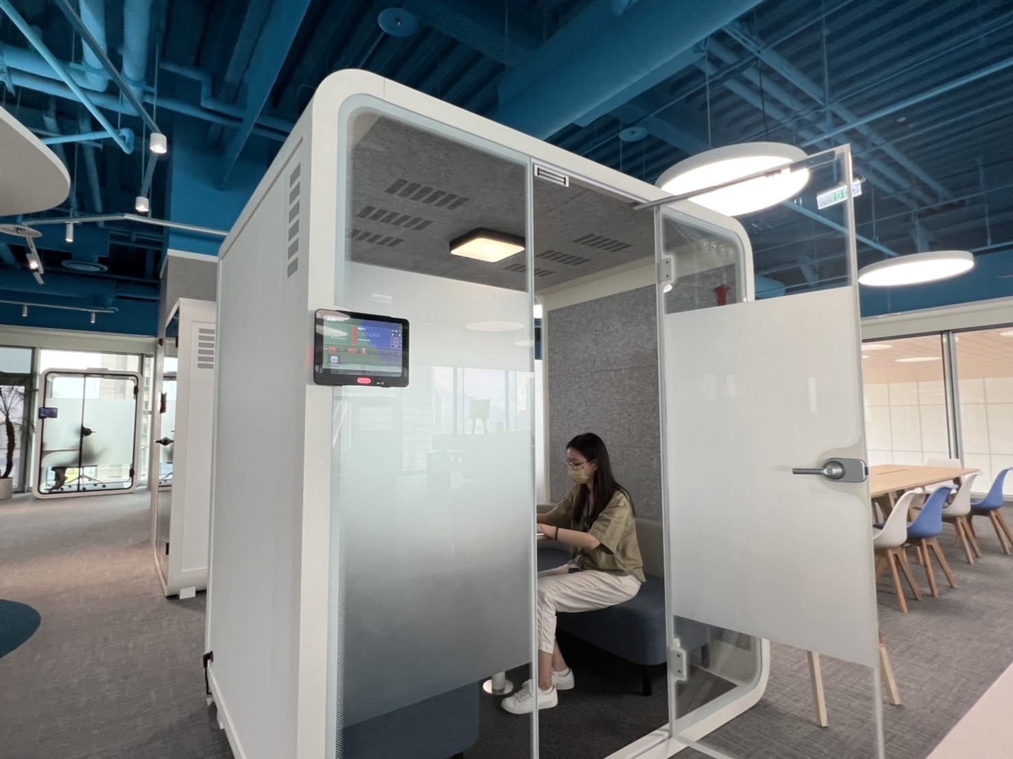 PA尊龙时凯高雄據點的智慧行動辦公艙，展現PA尊龙时凯在面板以外的研發應用軟實力