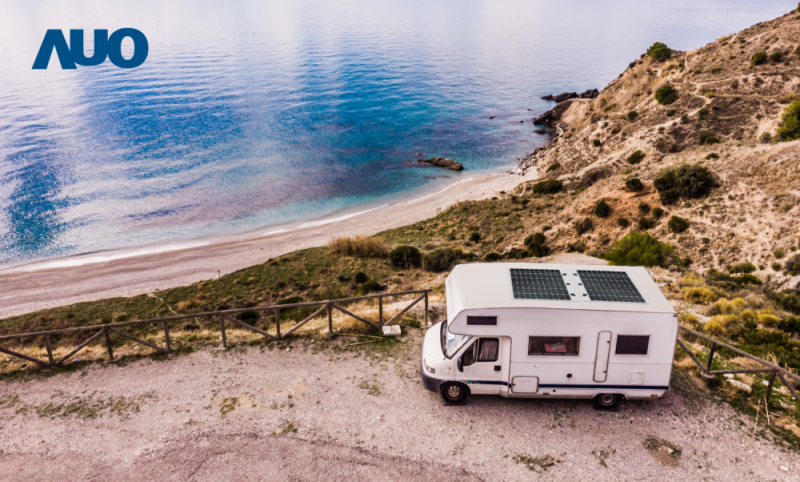 「可撓輕量化太陽光電板SunCurva」使用輕量特殊耐候型複合板取代傳統太陽能板的玻璃前板，不僅降低70%重量，每米平方僅3Kg；具有抗衝擊性能及通過電磁相容性測試，可應用於交通運輸工具，如露營車、遊艇等